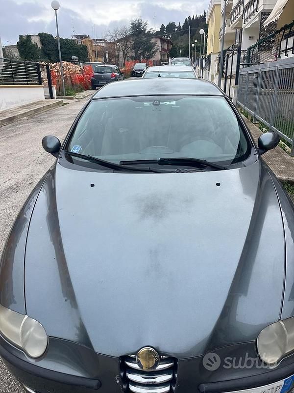 Usata Alfa Romeo 147 116 CV (85 kW) 2003 Grigio Utilitaria