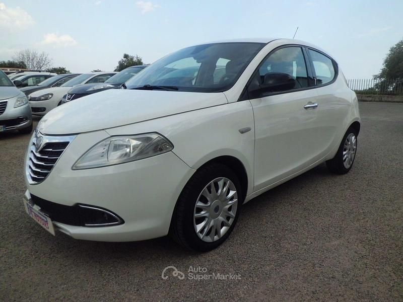 Usata Lancia Ypsilon Platinum 95 CV (69 kW) 2011 Bianco Utilitaria