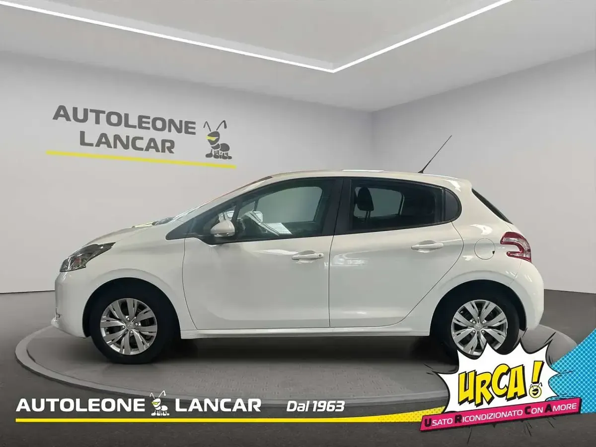 Usata Peugeot 208 Active 68 CV (50 kW) 2014 Bianco Utilitaria