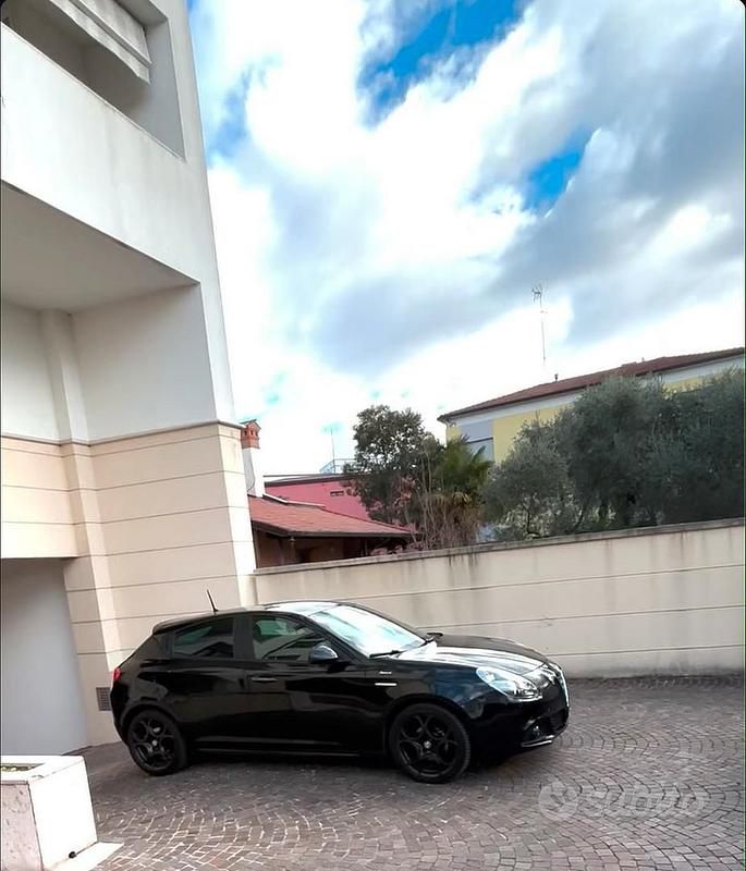 Usata Alfa Romeo Giulietta Sprint 105 CV (77 kW) 2015 Nero Berlina