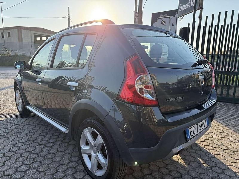 Usata Dacia Sandero Stepway 87 CV (63 kW) 2010 Grigio SUV