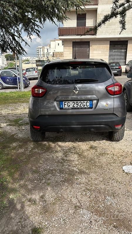 Usata Renault Captur 90 CV (66 kW) 2017 Grigio SUV