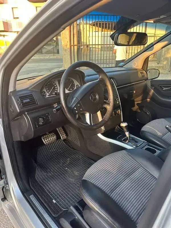 Usata Mercedes B200 140 CV (102 kW) 2007 Grigio Monovolume
