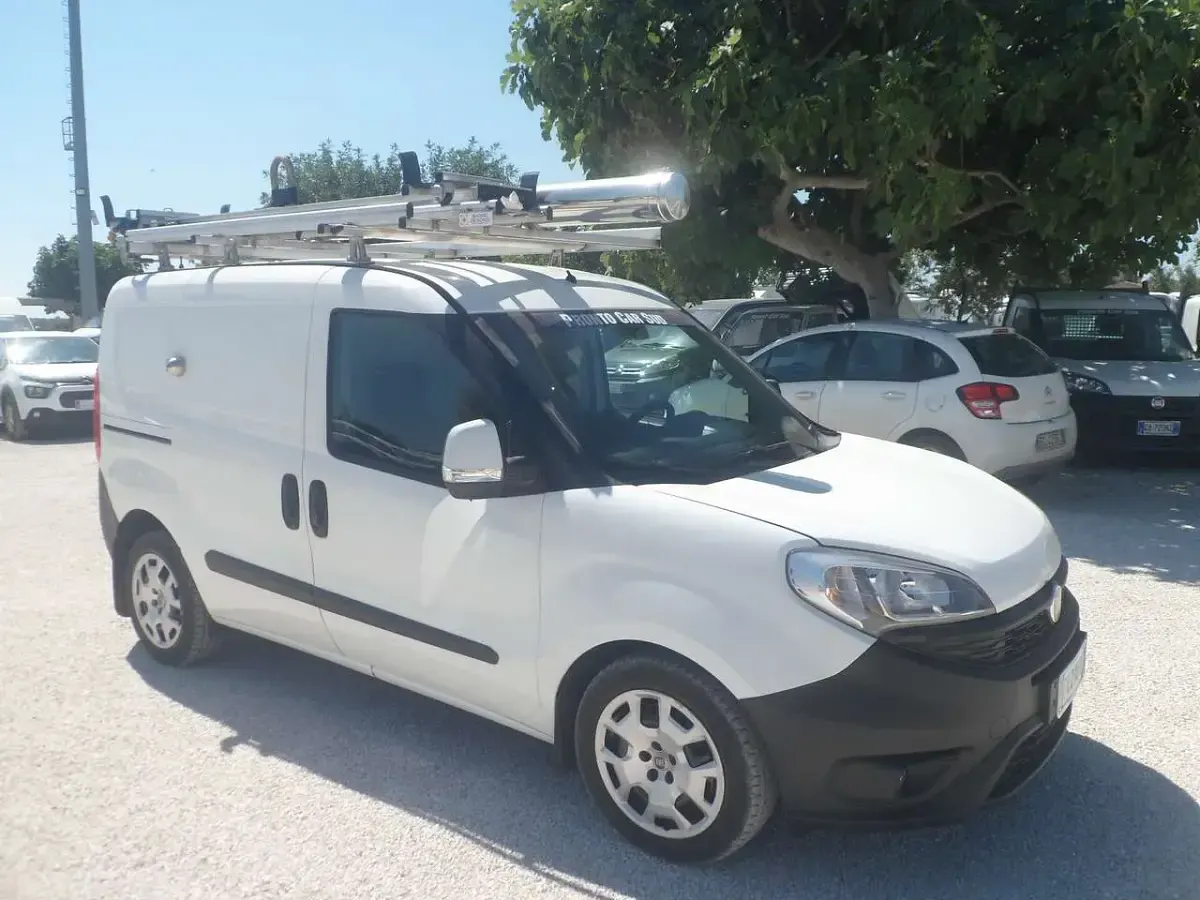 Usata Fiat Doblò 105 CV (77 kW) 2018 Bianco Monovolume