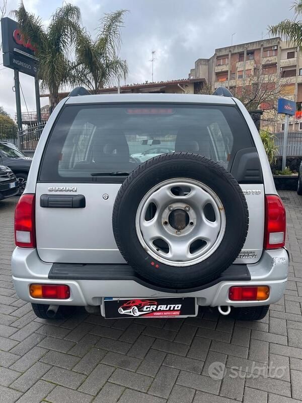 Usata Suzuki Grand Vitara 109 CV (80 kW) 2003 Grigio SUV