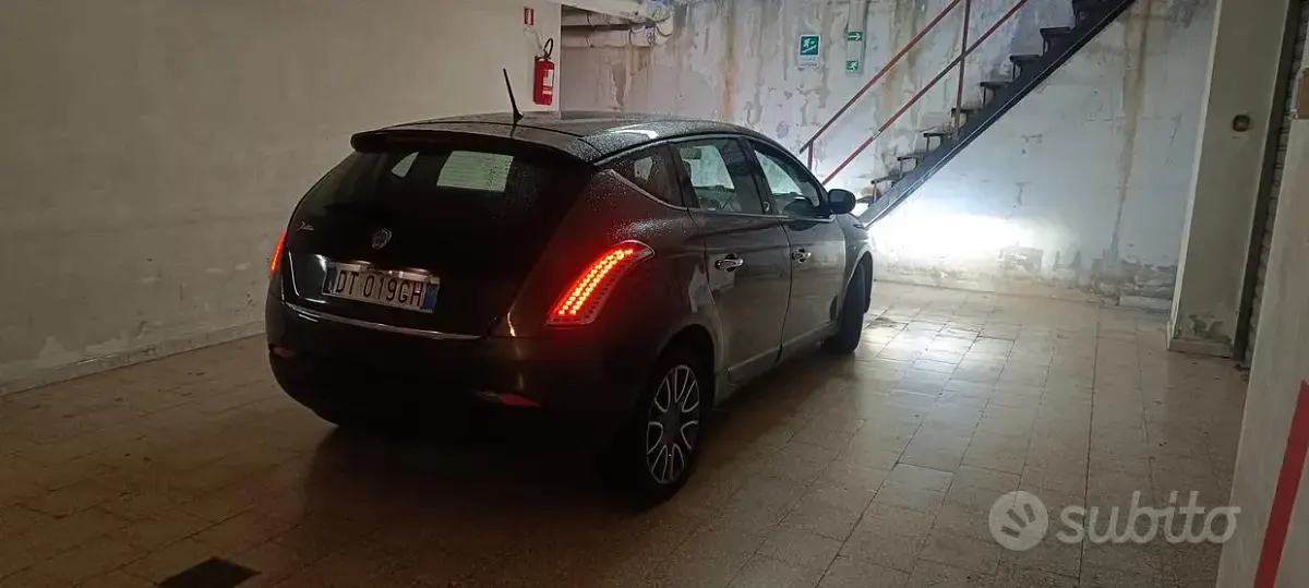 Usata Lancia Delta 120 CV (88 kW) 2009 Grigio Utilitaria