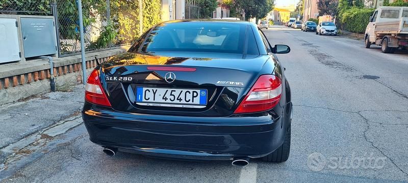 Usata Mercedes SLK280 231 CV (169 kW) 2005 Nero Cabrio