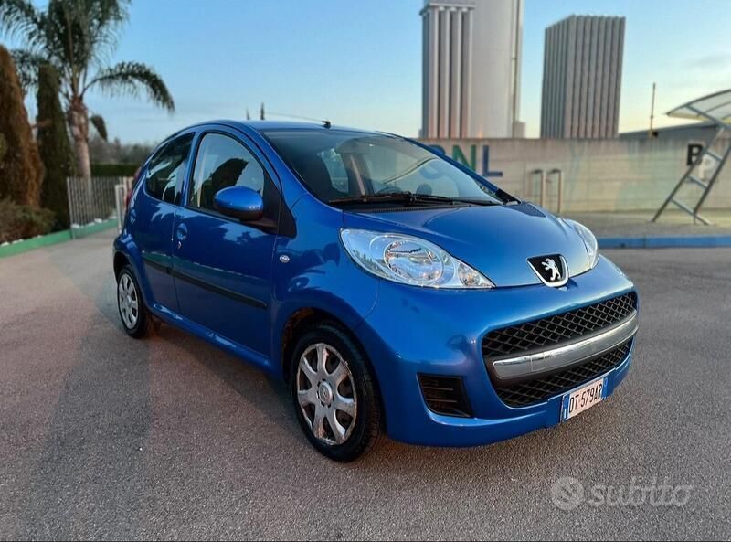 Usata Peugeot 107 68 CV (50 kW) 2009 Blu Utilitaria