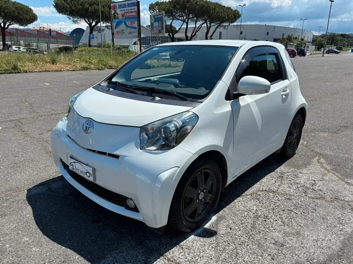 Usata Toyota iQ Lounge 68 CV (50 kW) 2014 Bianco Utilitaria