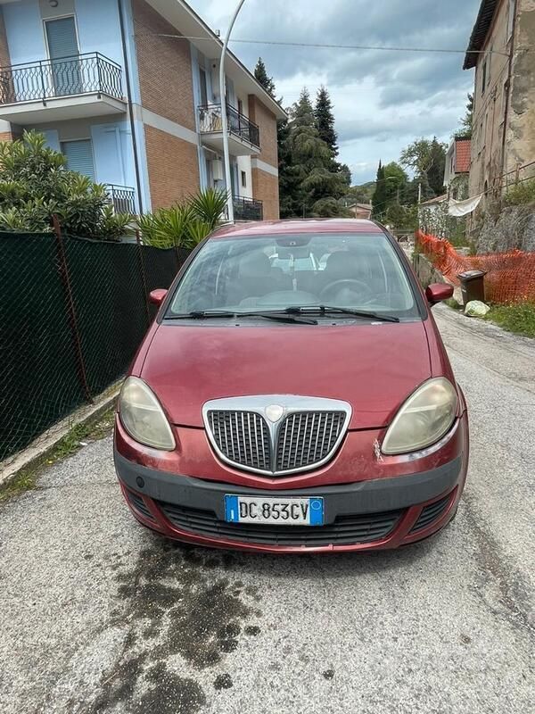 Usata Lancia Musa 90 CV (66 kW) 2006 Rosso Monovolume