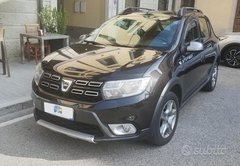 Usata Dacia Sandero Stepway 90 CV (66 kW) 2017 Nero Berlina