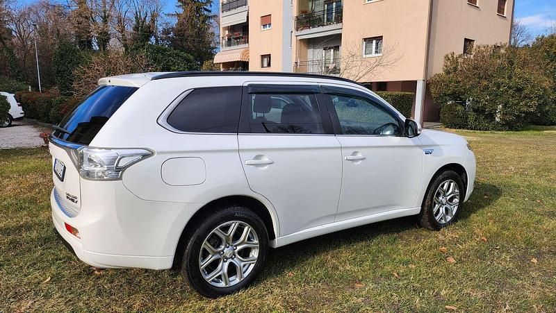 Usata Mitsubishi Outlander Intense 150 CV (110 kW) 2013 SUV