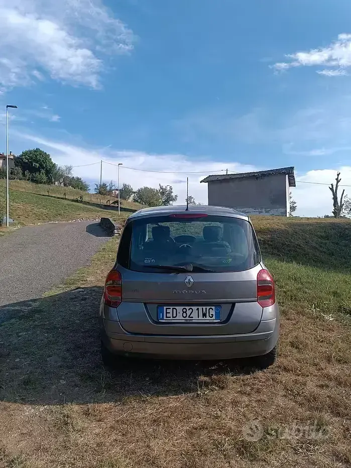 Usata Renault Modus 101 CV (74 kW) 2010 Grigio Monovolume