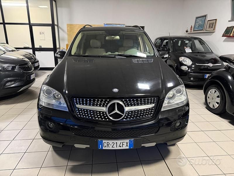 Usata Mercedes ML320 224 CV (164 kW) 2007 Nero SUV