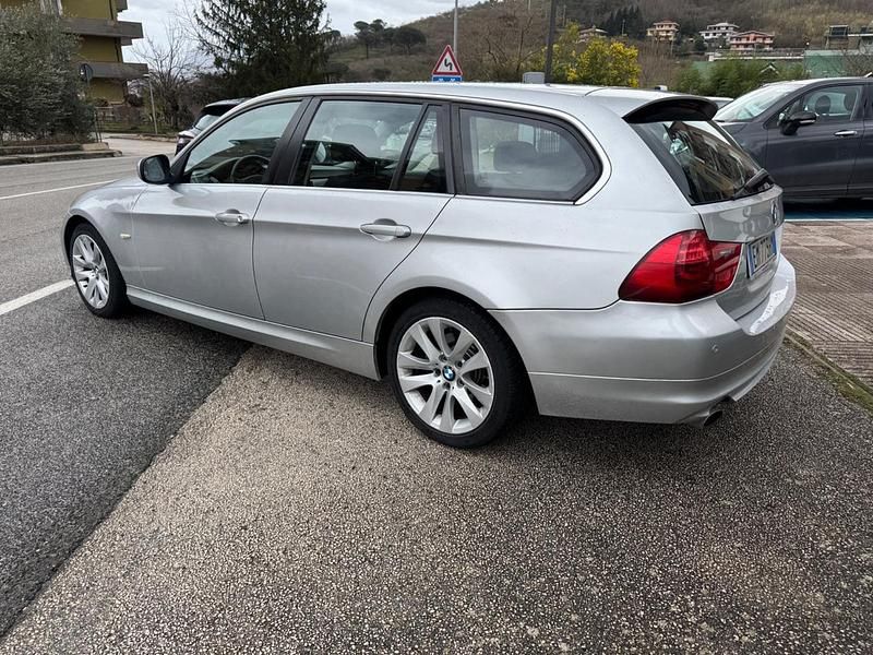 Usata BMW 318 Efficient Dynamics 143 CV (105 kW) 2012 Argento Station wagon