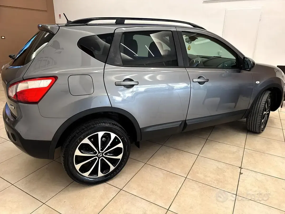 Usata Nissan Qashqai Tekna 131 CV (96 kW) 2013 Grigio SUV