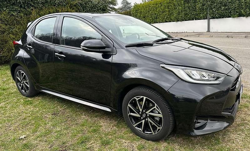 Usata Toyota Yaris Hybrid Trend 92 CV (67 kW) 2023 Nero Berlina