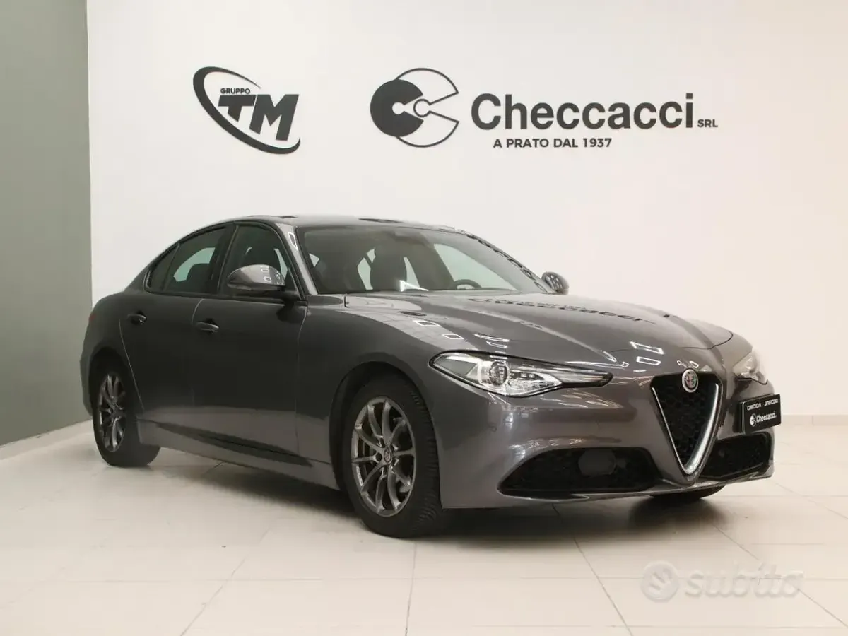 Usata Alfa Romeo Giulia 160 CV (117 kW) 2021 Grigio Berlina