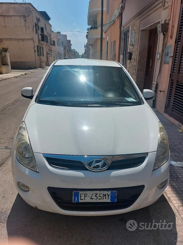 Usata Hyundai i20 100 CV (73 kW) 2013 Bianco Berlina