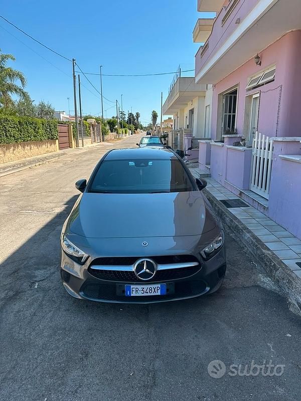 Occasion Mercedes A180 136 ch (100 kW) 2018 Gris Berline