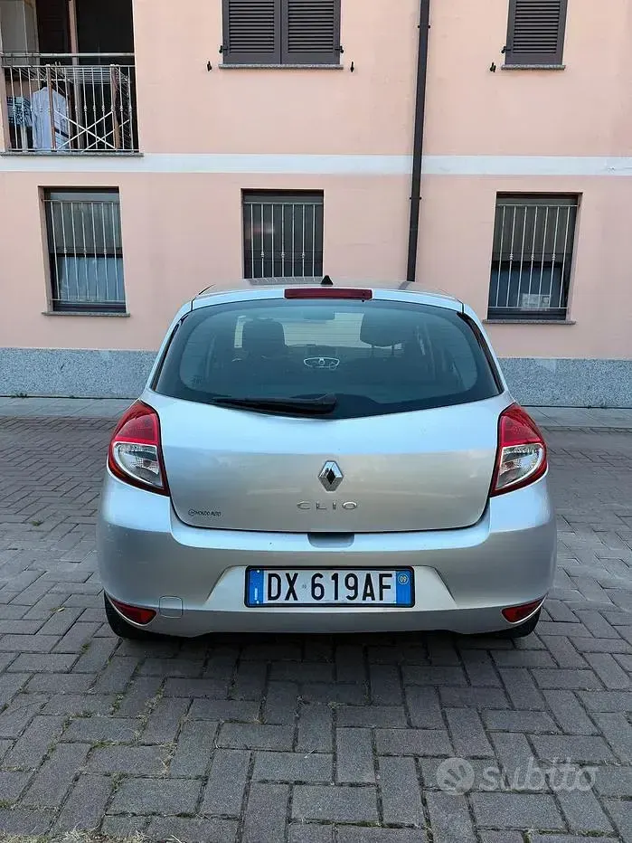 Usata Renault Clio III 75 CV (55 kW) 2009 Grigio Utilitaria