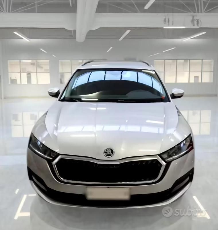 Usata Skoda Octavia Executive 116 CV (85 kW) 2020 Grigio Station wagon