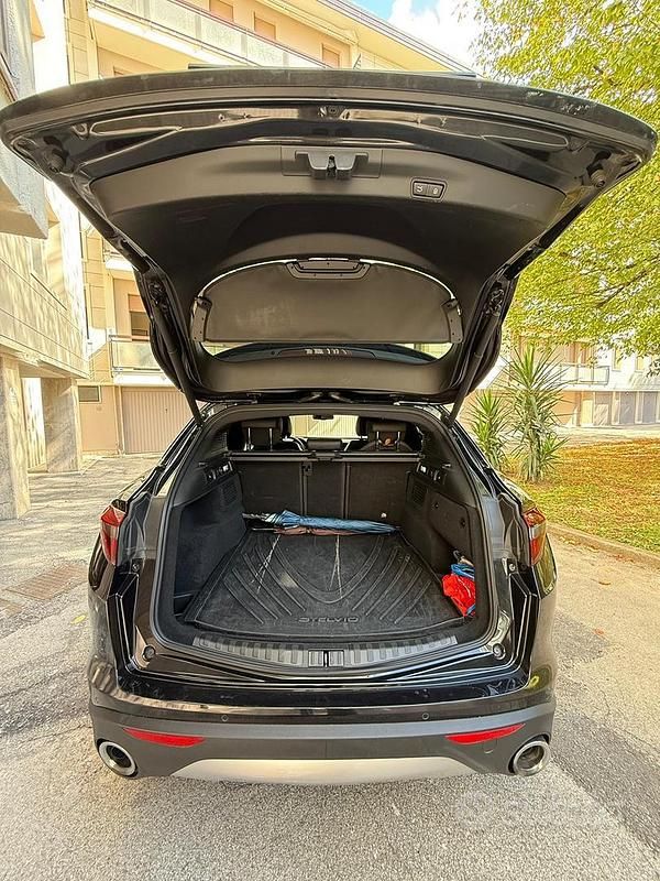 Usata Alfa Romeo Stelvio Executive 210 CV (154 kW) 2019 Nero SUV