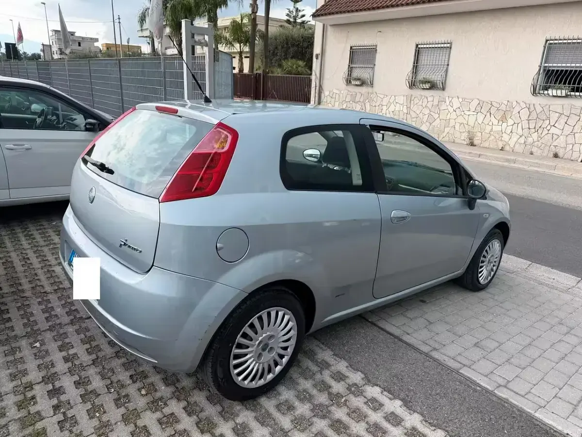 Usata Fiat Grande Punto Active 65 CV (47 kW) 2007 Argento Utilitaria