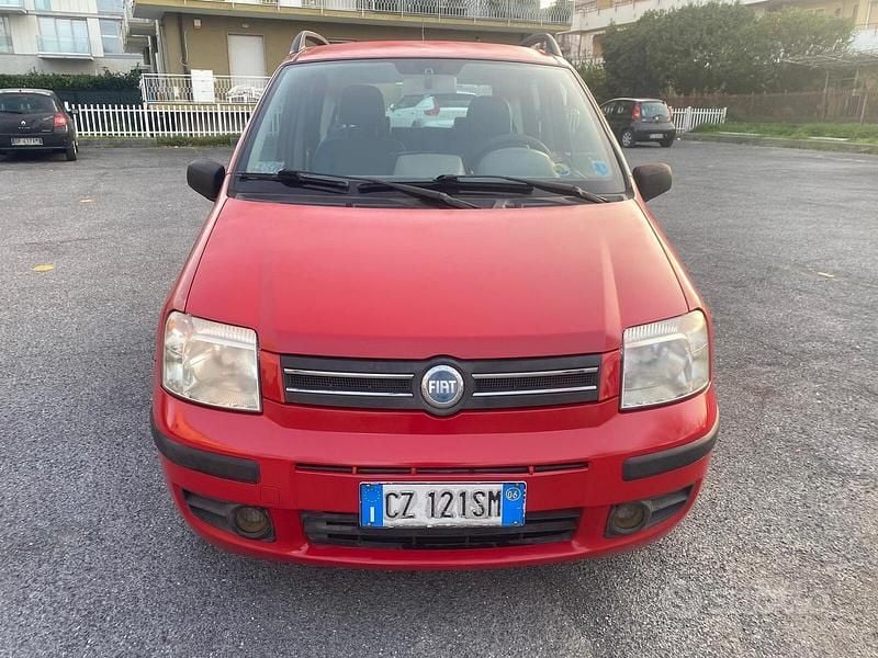 Usata Fiat Panda Emotion 60 CV (44 kW) 2006 Rosso Utilitaria