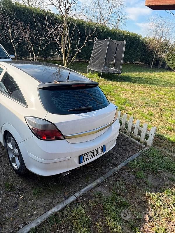 Usata Opel Astra GTC Sport 90 CV (66 kW) 2006 Bianco
