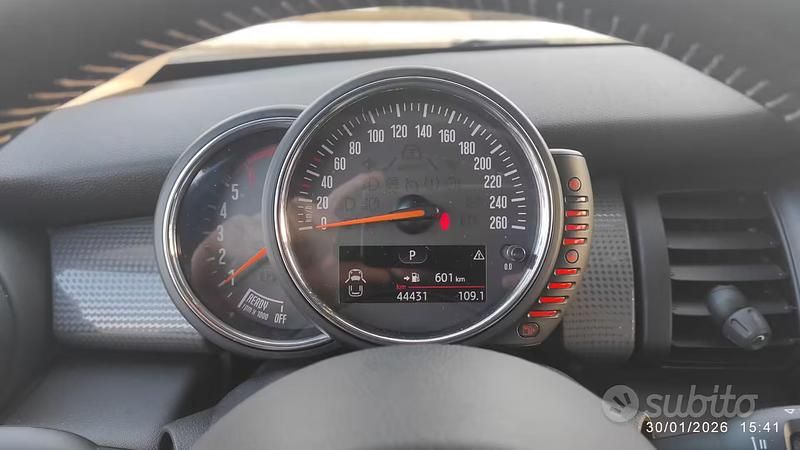 Usata Mini Cooper D 116 CV (85 kW) 2017 Blu/azzurro Utilitaria