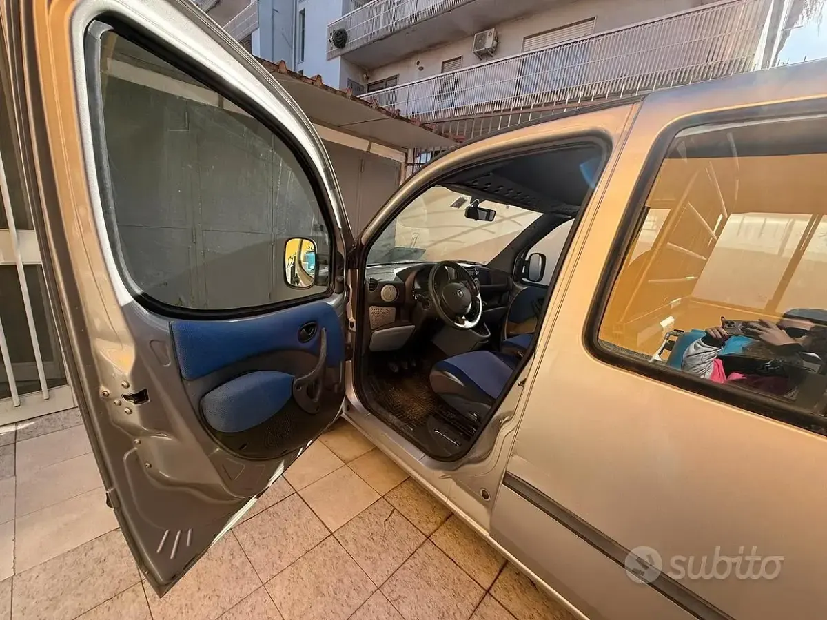 Usata Fiat Doblò 2004 Grigio Monovolume