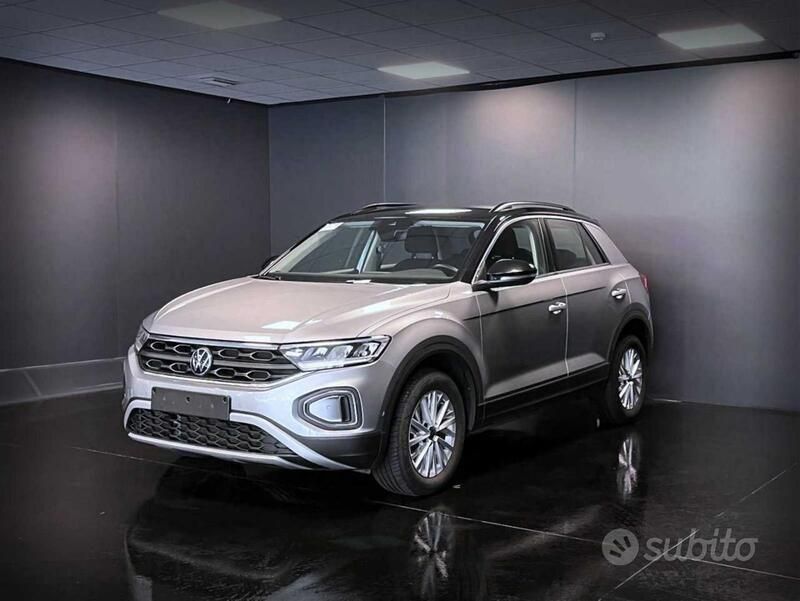 Usata VW T-Roc Life 110 CV (80 kW) 2022 Argento SUV
