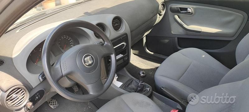 Usata Seat Ibiza 101 CV (74 kW) 2003 Grigio Utilitaria