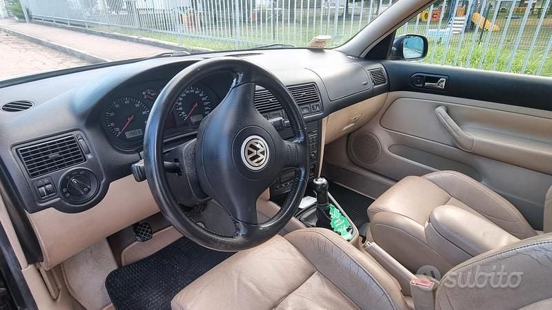 Usata VW Golf IV 116 CV (85 kW) 2002 Nero Utilitaria
