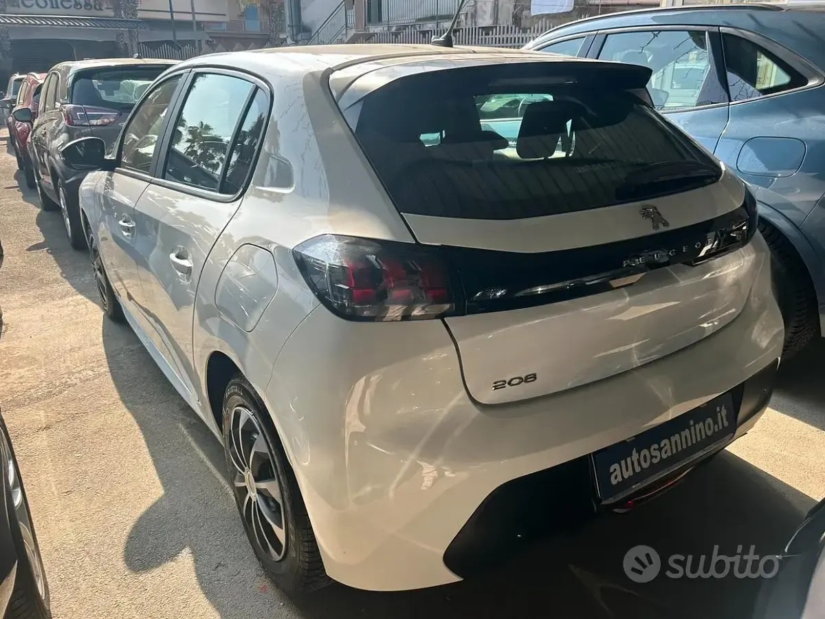 Usata Peugeot 208 Active 102 CV (75 kW) 2023 Bianco Utilitaria