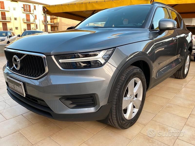 Usata Volvo XC40 Momentum 150 CV (110 kW) 2019 Grigio SUV