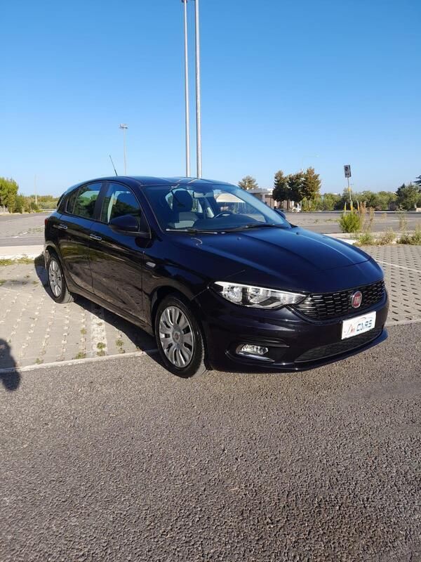Usata Fiat Tipo Lounge 120 CV (88 kW) 2017 Blu Berlina