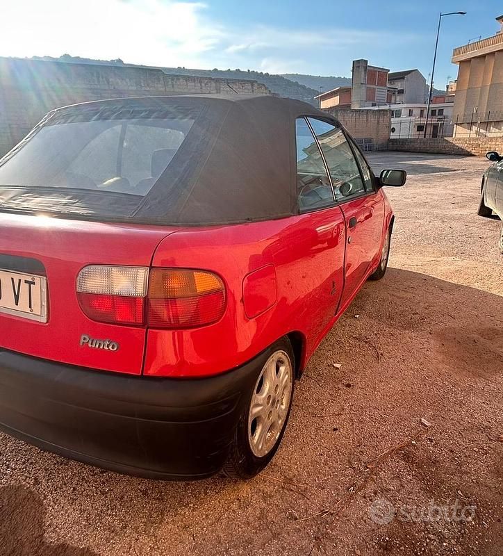Usata Fiat Punto Cabriolet 60 CV (44 kW) 1998 Rosso Cabrio