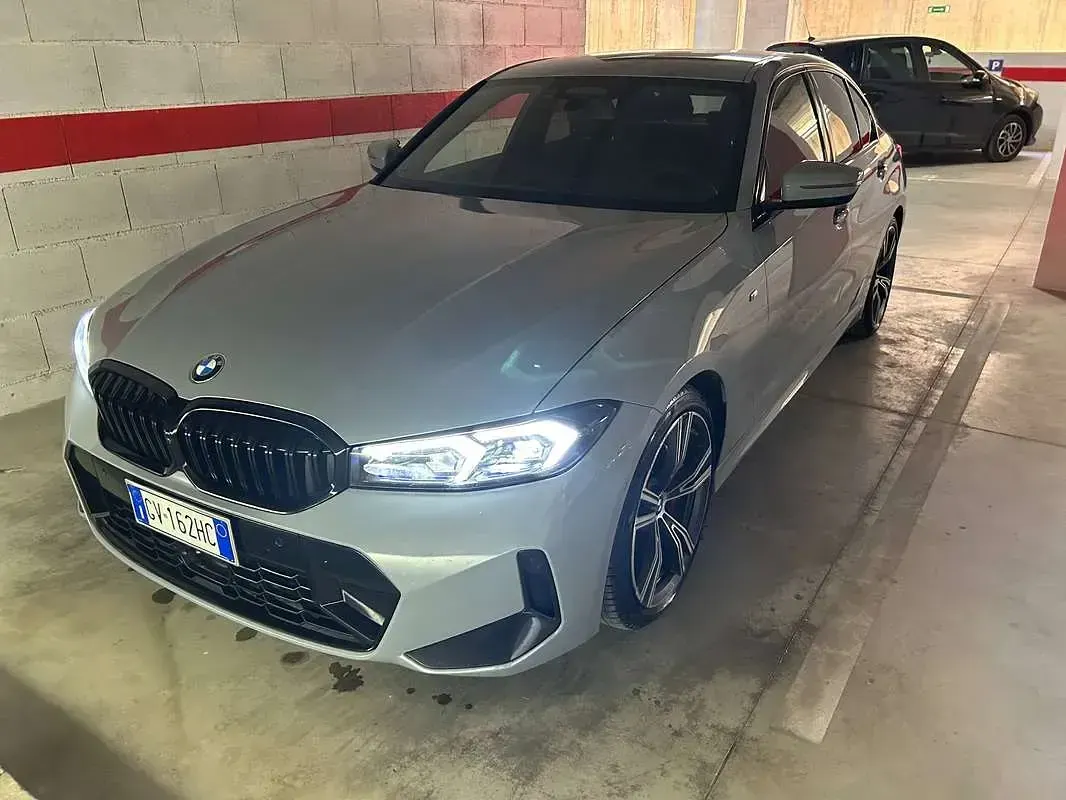Usata BMW 320 M Sport 190 CV (139 kW) 2024 Blu/azzurro Berlina