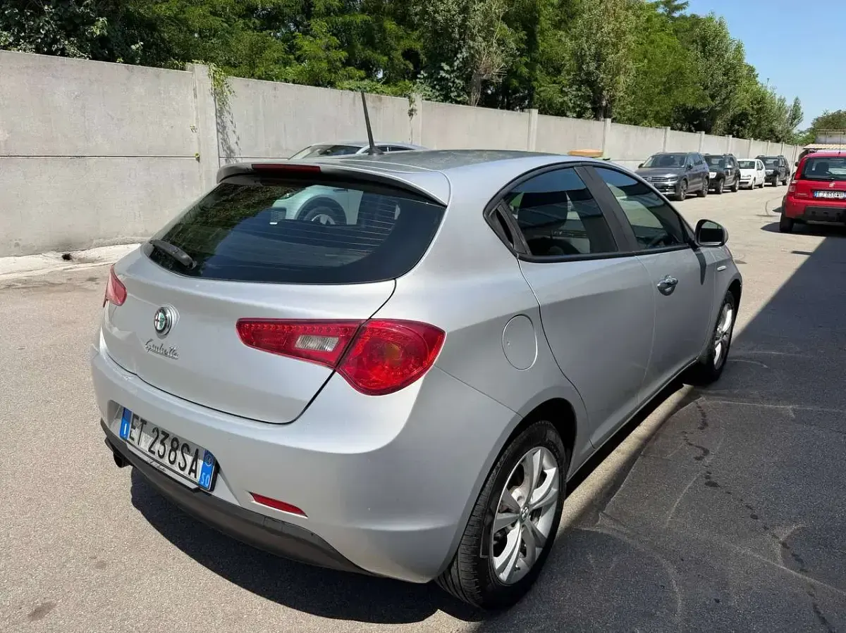 Usata Alfa Romeo Giulietta Impression 105 CV (77 kW) 2014 Argento Utilitaria