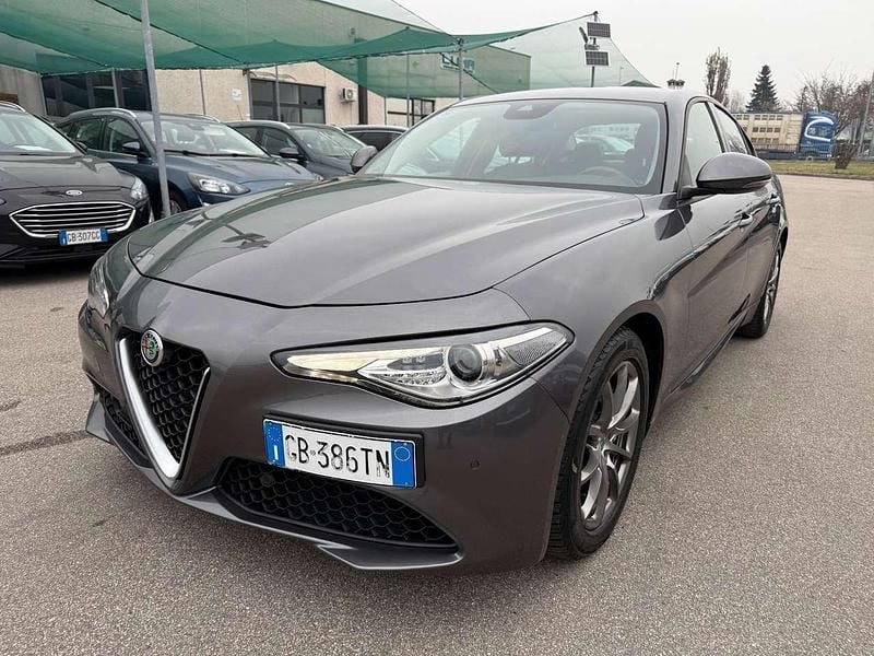 Usata Alfa Romeo Giulia Executive 160 CV (117 kW) 2020 Grigio Berlina