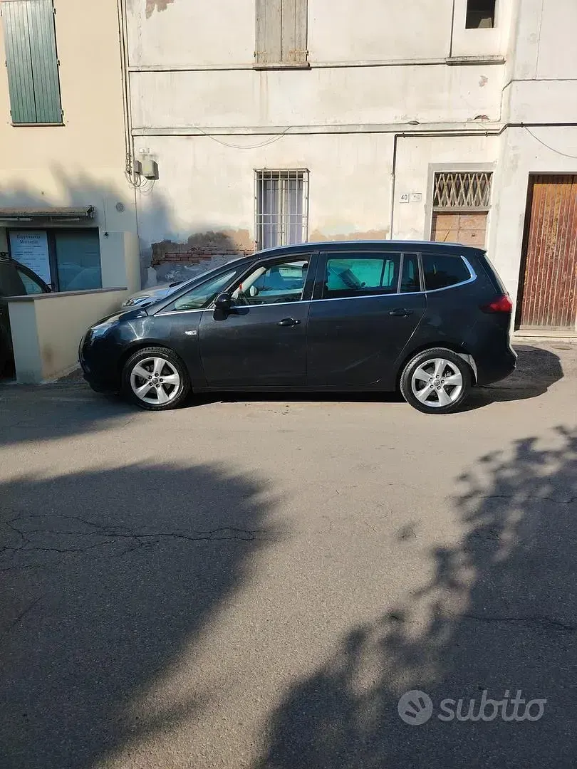 Usata Opel Zafira Tourer 150 CV (110 kW) 2013 Nero Monovolume