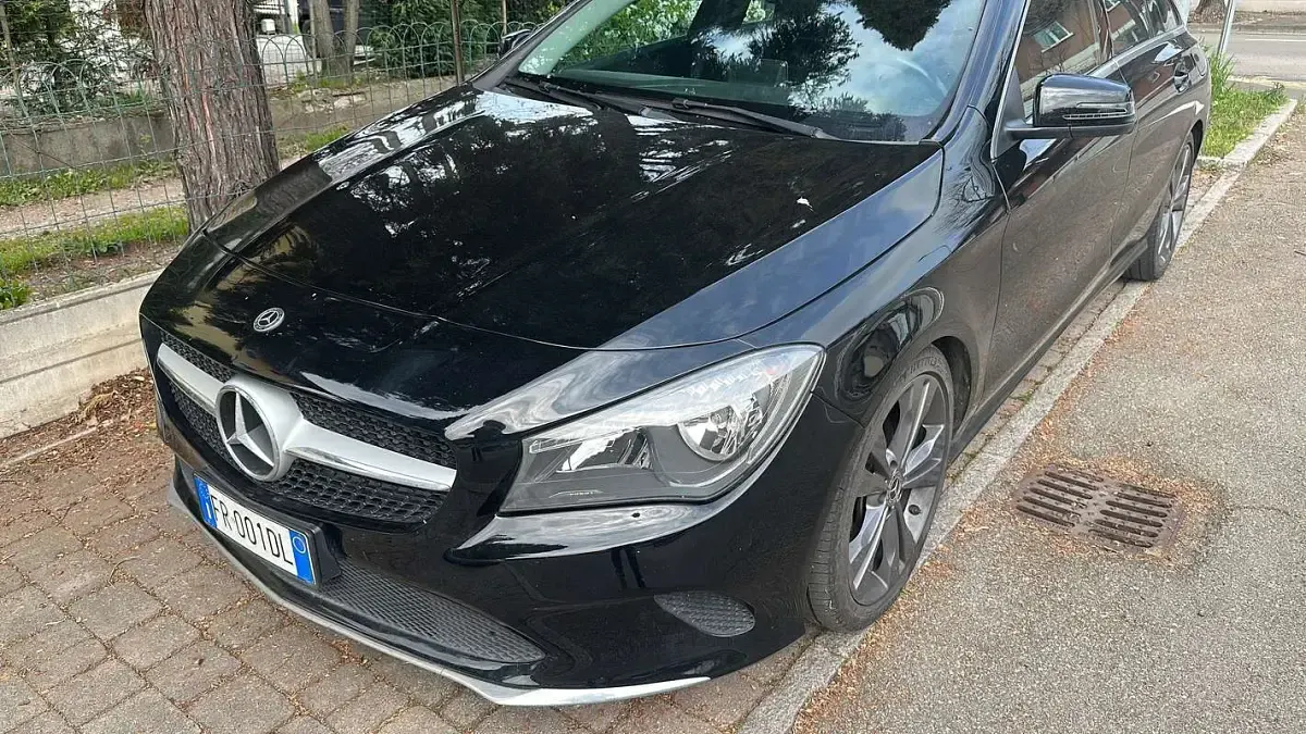 Usata Mercedes CLA180 Shooting Brake 109 CV (80 kW) 2018 Nero Station wagon