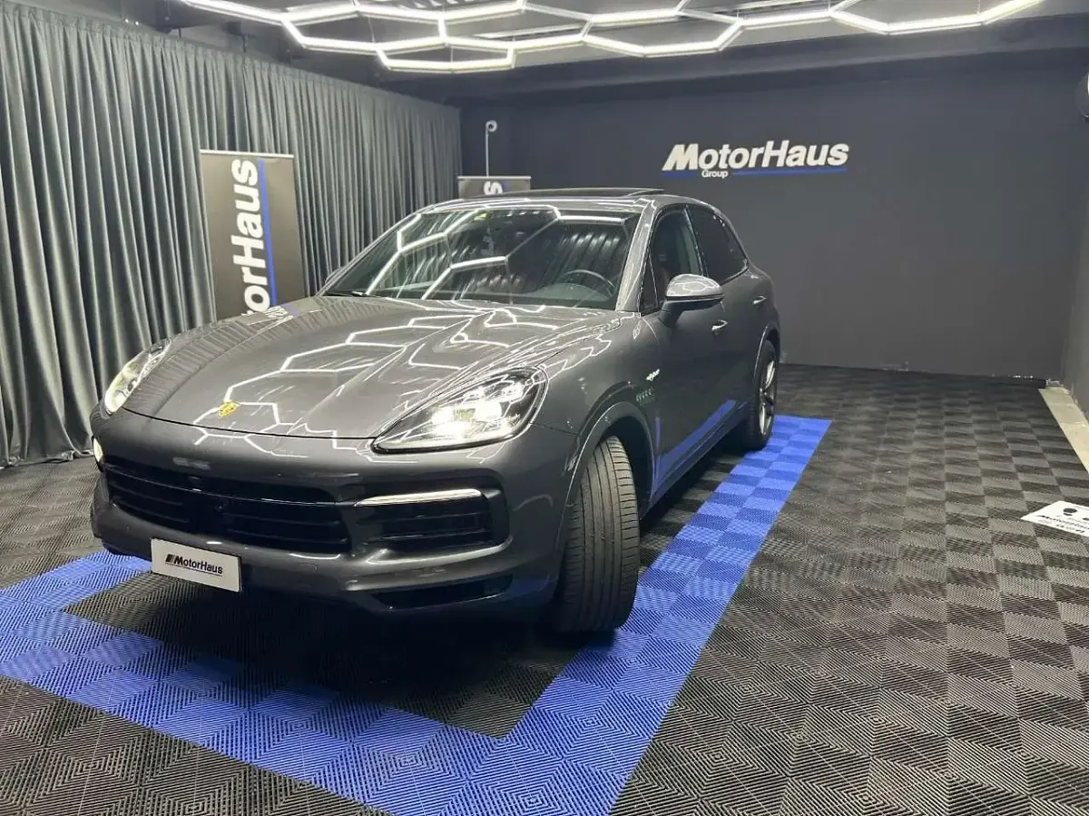 Usata Porsche Cayenne 340 CV (250 kW) 2021 Grigio quarzite SUV