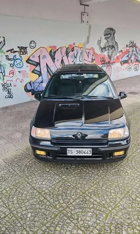 Usata Renault Clio 137 CV (100 kW) 1992 Utilitaria
