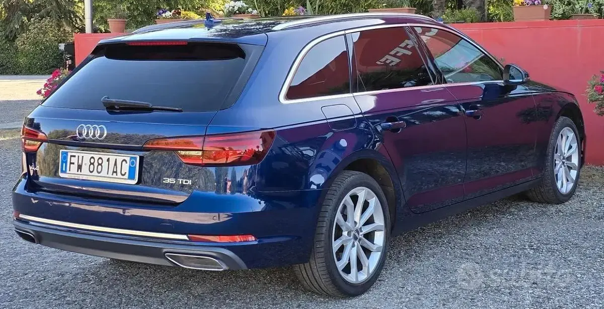 Usata Audi A4 150 CV (110 kW) 2019 Blu Station wagon