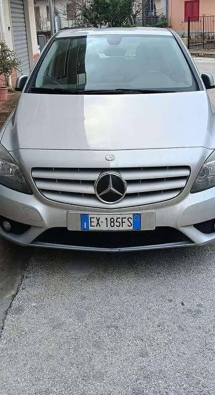 Usata Mercedes B180 Premium 109 CV (80 kW) 2014 Grigio Monovolume