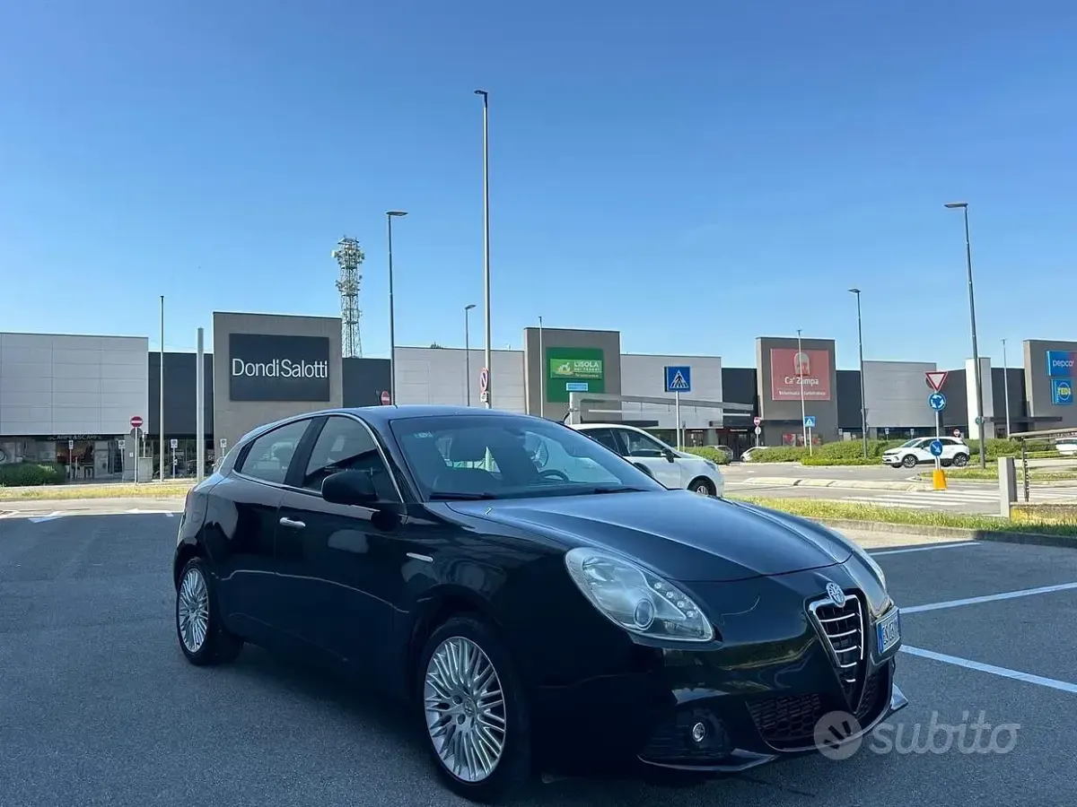 Usata Alfa Romeo Giulietta Exclusive 105 CV (77 kW) 2013 Nero Utilitaria