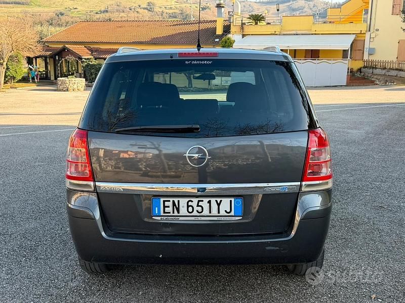 Usata Opel Zafira 150 CV (110 kW) 2012 Bianco Monovolume